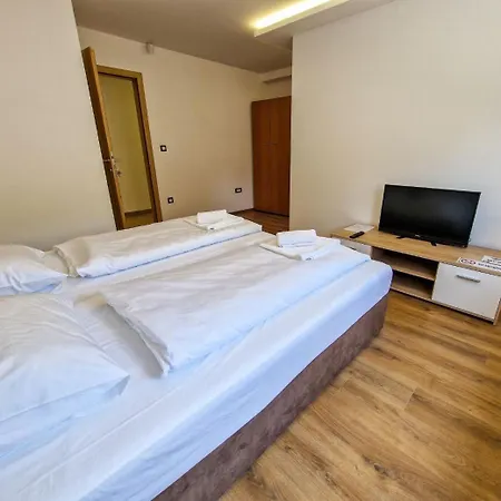 Zara Apartmanhotel *